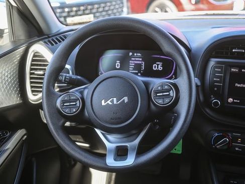 Used 2023 Kia Soul LX w/ LX Technology Package image 17
