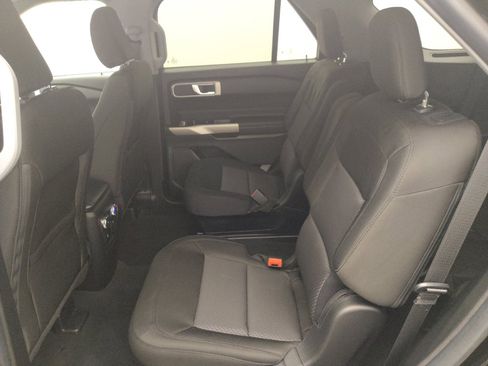 Used 2022 Ford Explorer XLT RWD image 18