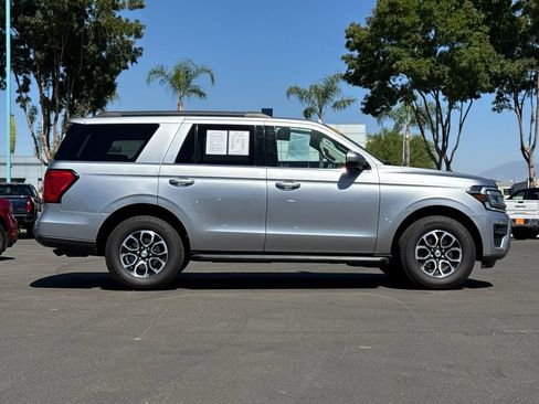 Used 2022 Ford Expedition XLT AWD/4WD image 2