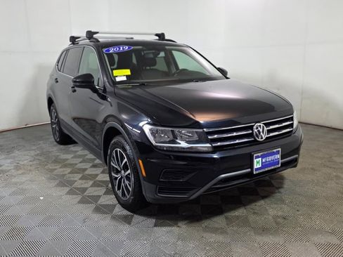 Used 2019 Volkswagen Tiguan SE w/ Panoramic Sunroof Package image 9