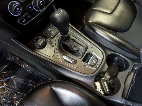 Used 2021 Jeep Cherokee Latitude Plus image 24