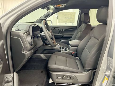 Used 2024 Chevrolet Colorado Trail Boss w/ Technology Package AWD/4WD image 19