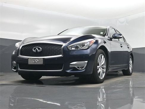 Used 2017 INFINITI Q70 3.7 image 54