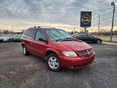 Used 2007 Dodge Grand Caravan SXT image 1