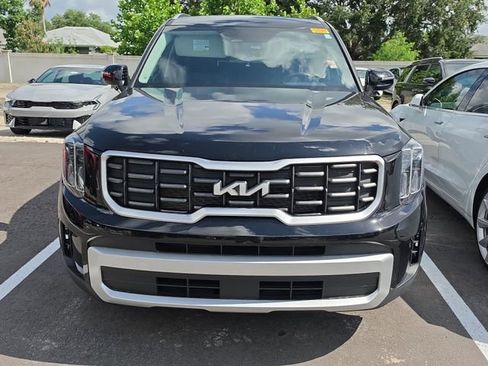 Used 2025 Kia Telluride S FWD image 2