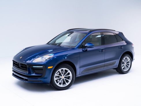 Certified 2026 Porsche Macan AWD/4WD image 1