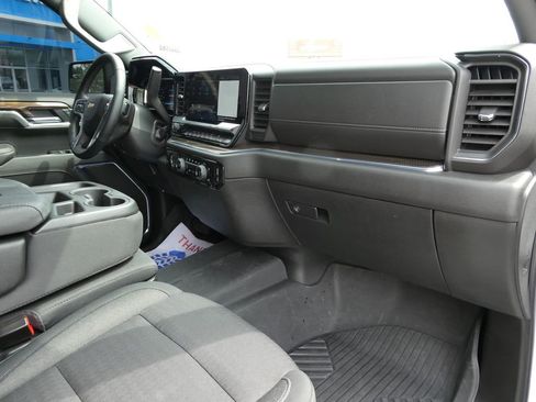 Certified 2024 Chevrolet Silverado 1500 LT w/ Z71 Off-Road Package AWD/4WD image 17