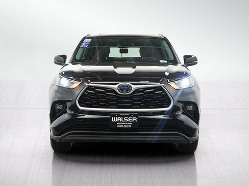 Used 2022 Toyota Highlander XLE AWD/4WD image 8