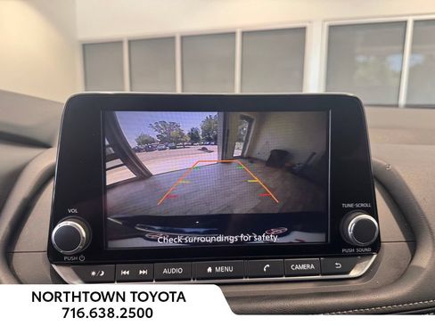 Used 2025 Nissan Rogue SV AWD/4WD image 9