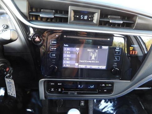 Used 2018 Toyota Corolla SE image 44