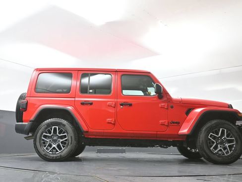 Used 2025 Jeep Wrangler Unlimited Sahara AWD/4WD image 51
