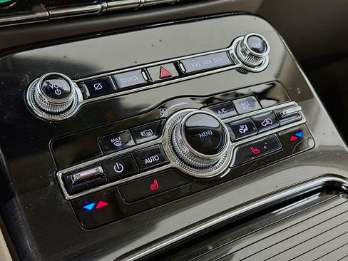 Used 2022 Lincoln Nautilus FWD w/ Premium Package image 24