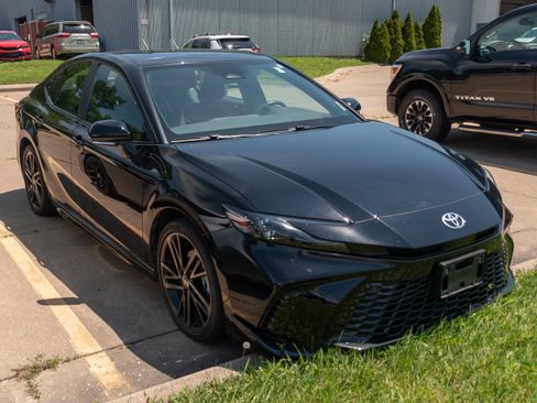 Used 2025 Toyota Camry XSE AWD/4WD image 1