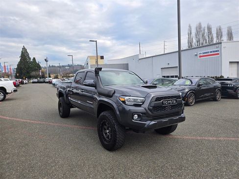 Used 2023 Toyota Tacoma TRD Sport image 3