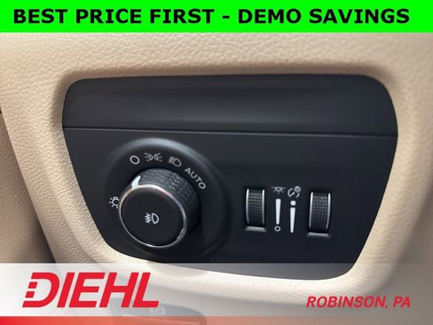 New 2025 Jeep Grand Cherokee Limited w/ Black Appearance Package image 25