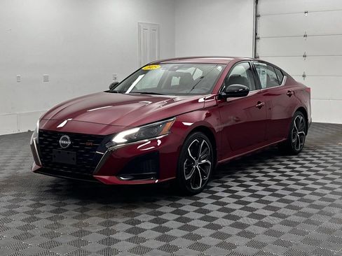 Used 2025 Nissan Altima 2.5 SR FWD image 2