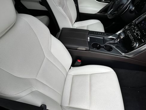 Used 2022 Lexus LX 600 4WD w/ Accessory Package (Z1) image 47