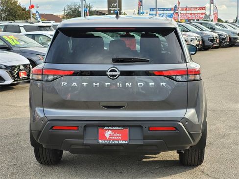 Used 2025 Nissan Pathfinder S image 6