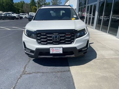 Used 2023 Honda Passport TrailSport image 2