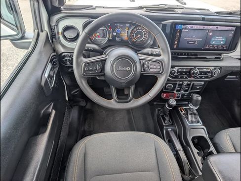 Used 2024 Jeep Gladiator Sport AWD/4WD image 10