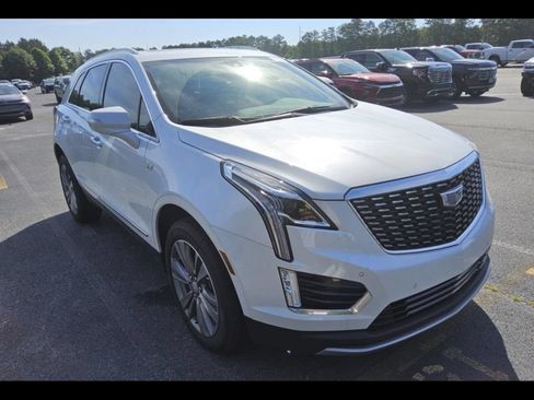 Used 2024 Cadillac XT5 Premium Luxury FWD image 2