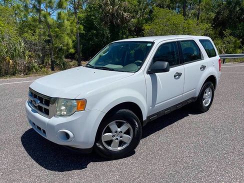 Used 2009 Ford Escape XLS FWD image 1