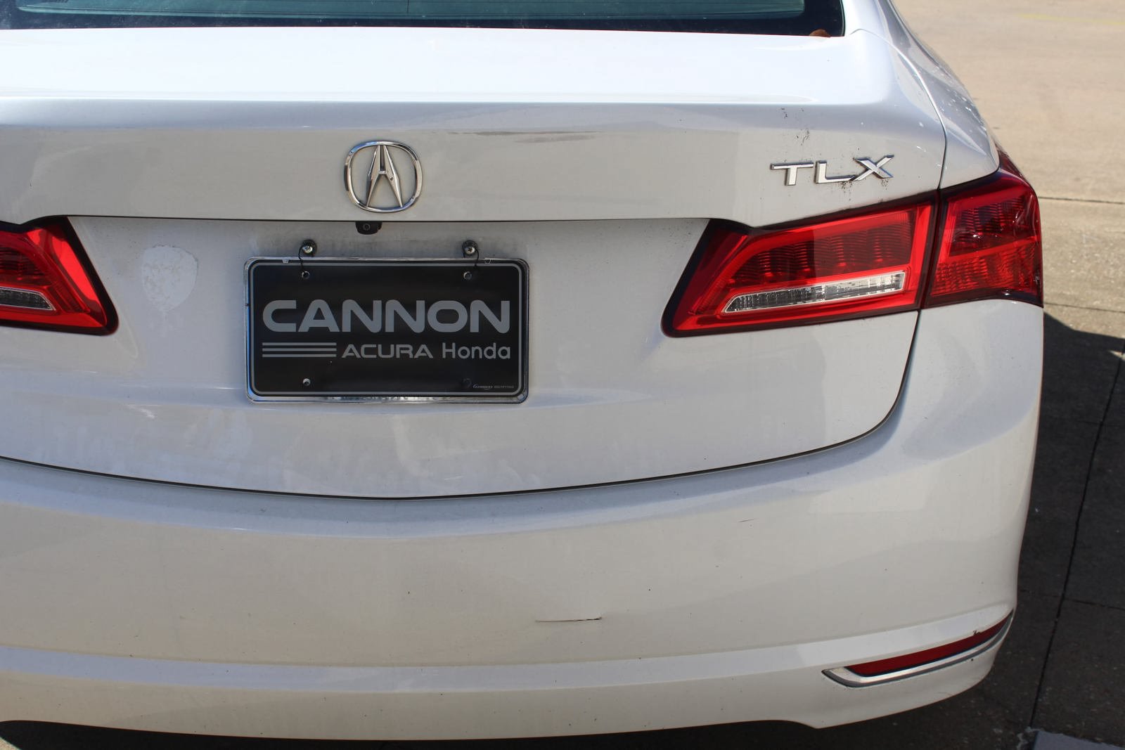 Used 2018 Acura TLX FWD image 4