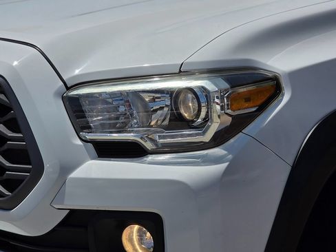 Used 2020 Toyota Tacoma TRD Off-Road w/ Technology Package RWD image 6