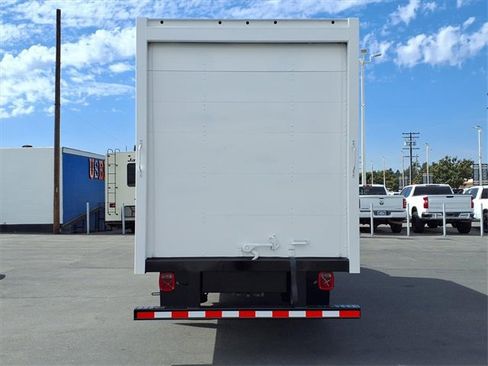 New 2023 Ford E-Transit image 3