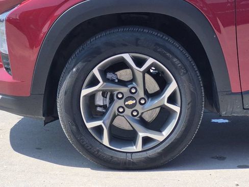 Used 2025 Chevrolet Trax LT FWD image 27