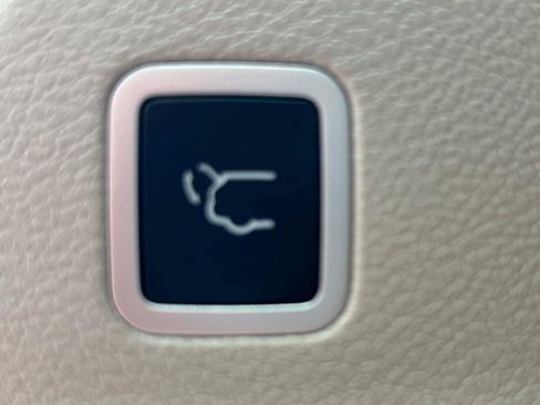 Used 2023 Chrysler Pacifica Limited FWD image 42