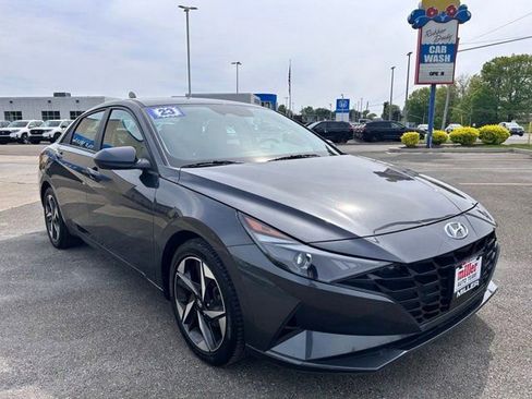 Used 2023 Hyundai Elantra SEL w/ Convenience Package FWD image 5