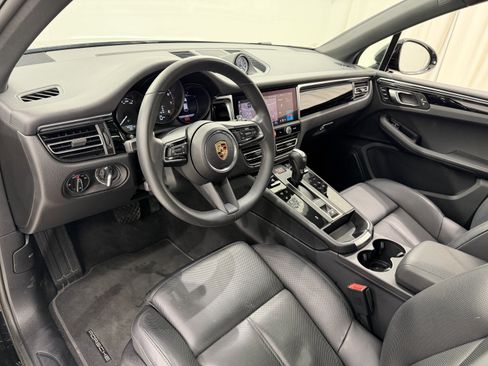 Certified 2025 Porsche Macan image 25