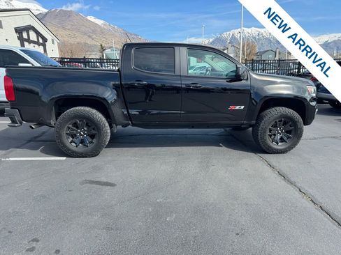 Used 2022 Chevrolet Colorado Z71 w/ Z71 Midnight Edition image 8