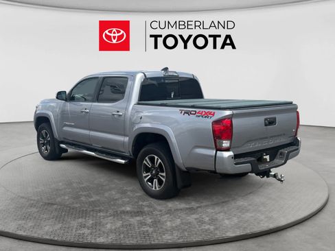 Used 2017 Toyota Tacoma TRD Sport w/ Premium & Technology Package AWD/4WD image 3