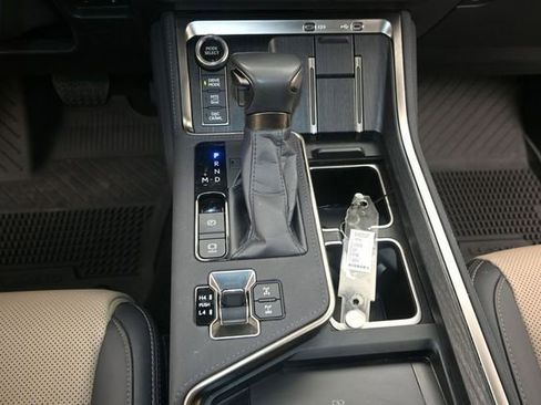 Used 2024 Lexus GX 550 AWD/4WD image 10