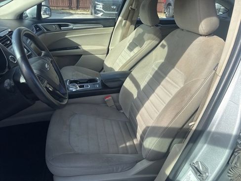 Used 2019 Ford Fusion SE image 11