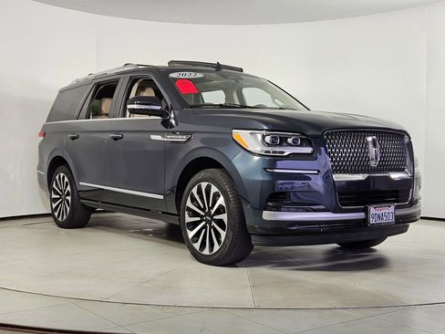 Used 2022 Lincoln Navigator Reserve image 4