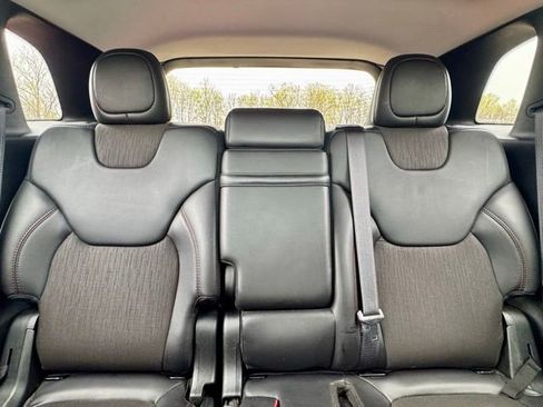 Used 2017 Jeep Cherokee Trailhawk w/ Cold Weather Group image 16