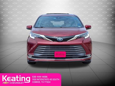 Used 2022 Toyota Sienna Limited FWD image 3