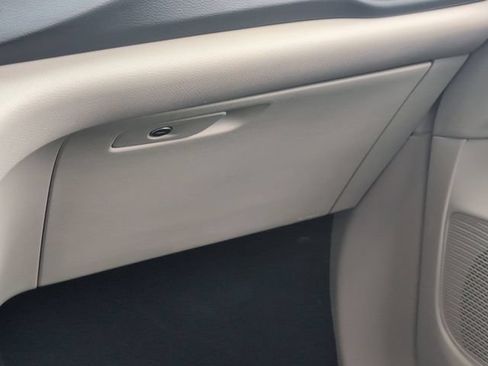 Used 2023 Chrysler Pacifica Touring-L FWD image 17
