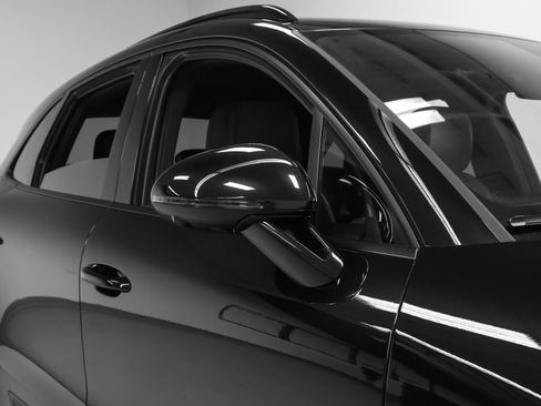 Certified 2022 Porsche Macan AWD/4WD image 14