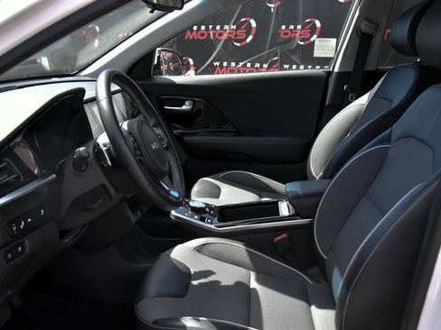 Used 2022 Kia Niro EX FWD image 18