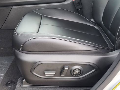 New 2025 Jeep Grand Cherokee Limited w/ Black Appearance Package image 19