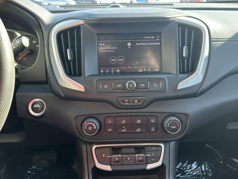 Used 2024 GMC Terrain SLE image 31