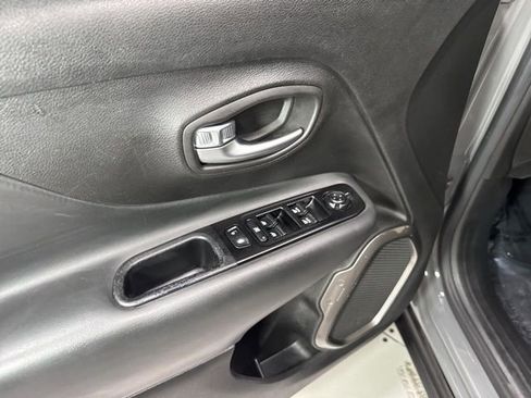 Used 2021 Jeep Renegade Limited image 10