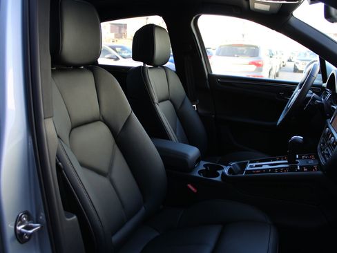 New 2026 Porsche Macan image 25