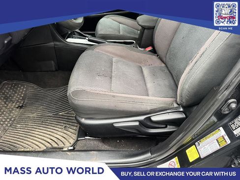 Used 2018 Toyota Corolla LE image 7