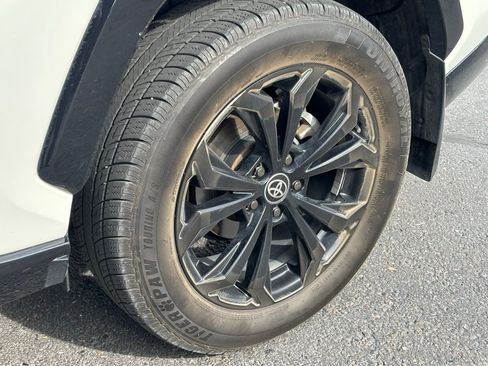 Used 2022 Toyota RAV4 XSE AWD/4WD image 5