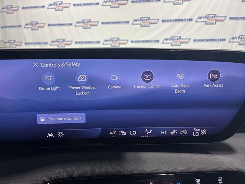 Used 2025 Buick Enclave Preferred AWD/4WD image 44